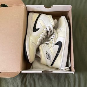 women’s jordan 1 mid